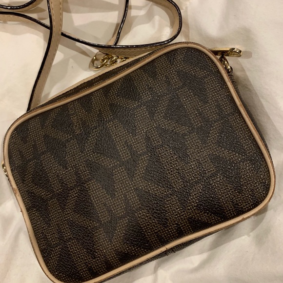 Michael Kors Crossbody purse and wallet - Picture 5 of 8